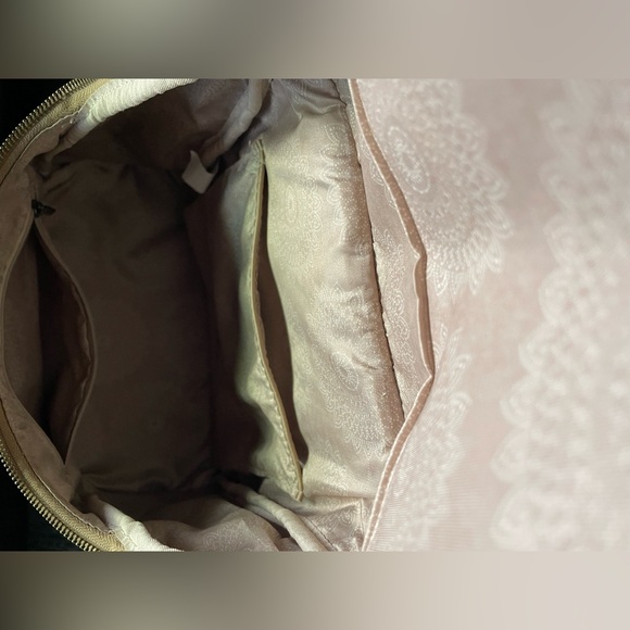 Joy Susan Backpack
Like NEW !!!
Top 12” W11”D7”Drop 22”
Zip&Slip pockets
EUC - Picture 5 of 8